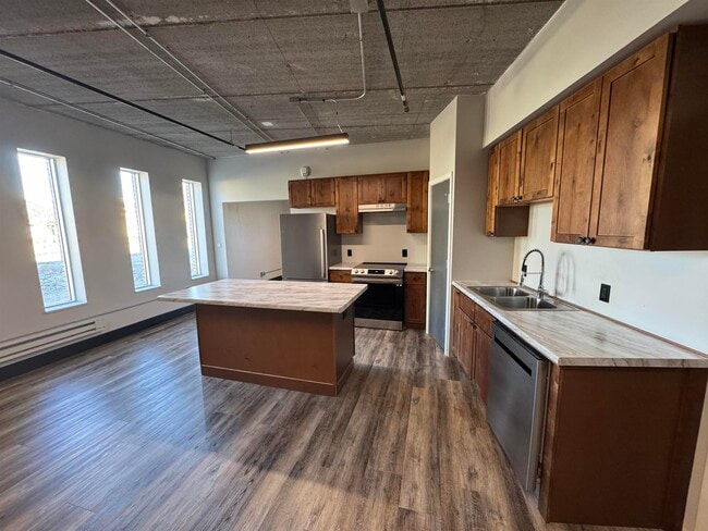 Building Photo - 217 S Badger Ave