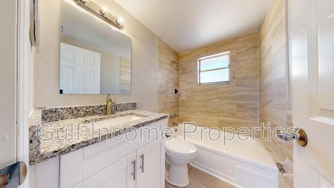 Building Photo - 2515 30th Ave Dr E