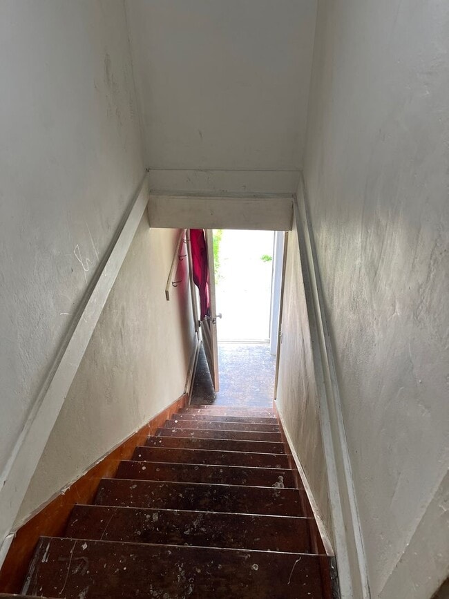 Building Photo - 352-354 W Racine