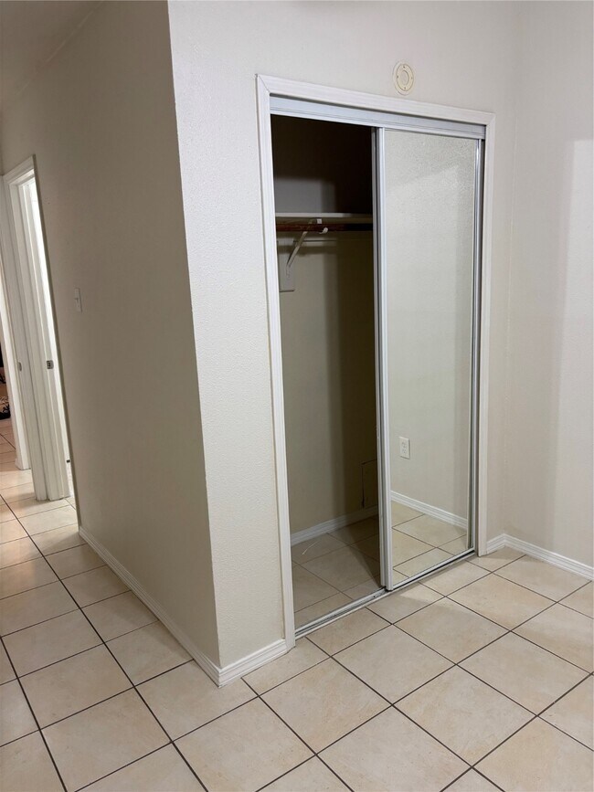 Building Photo - 18619 S Lyford Dr