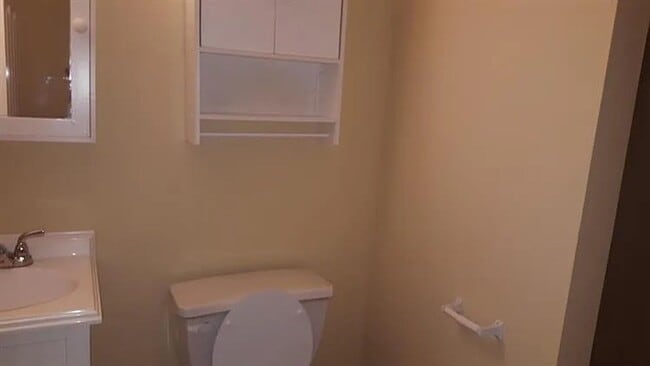 Building Photo - 4 bed/ 2.5 baths Single Family Home