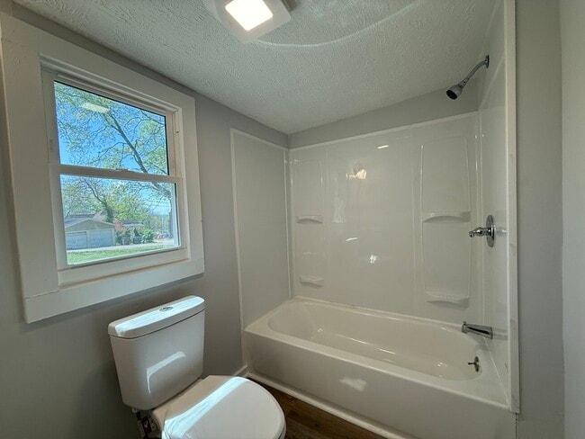 Building Photo - 1514 Jourolman Ave