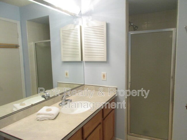 Building Photo - 13950 E Oxford Pl