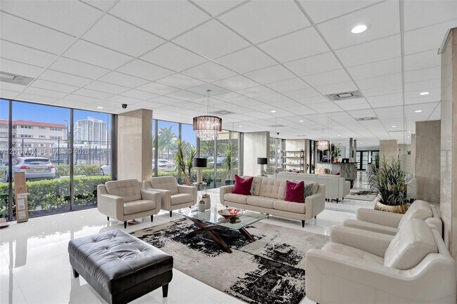 Building Photo - 2017 S Ocean Dr