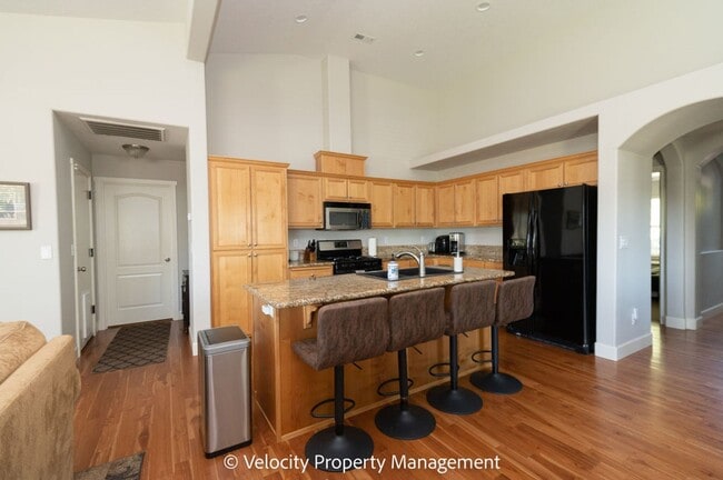 Building Photo - Beautifully Maintained Single Level Home with AC!