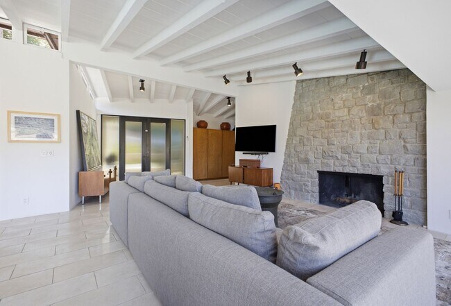 Building Photo - 1255 Rancheros Rd