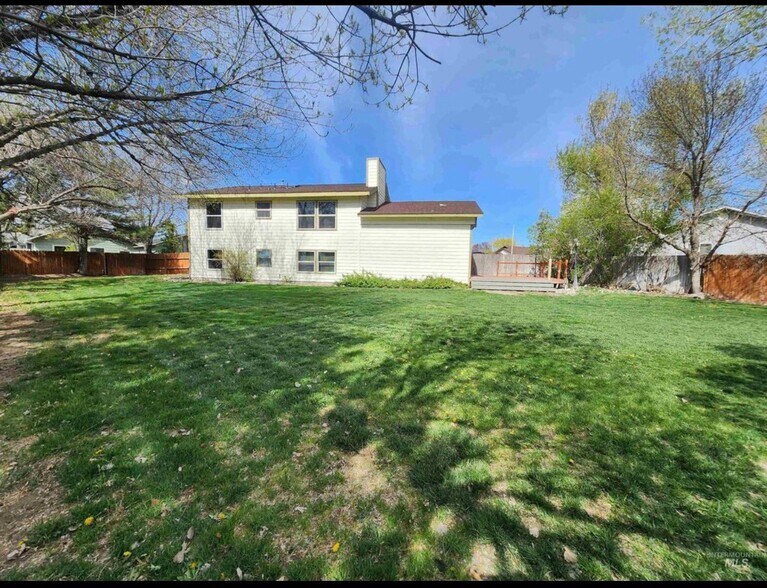 Building Photo - 210 Opal St