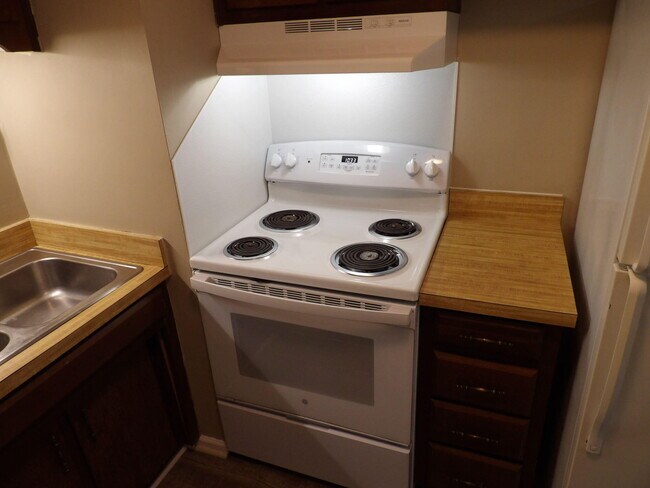 Building Photo - 176 Landings Dr