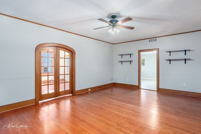 Building Photo - Beautiful 3 Bed 3 Bath