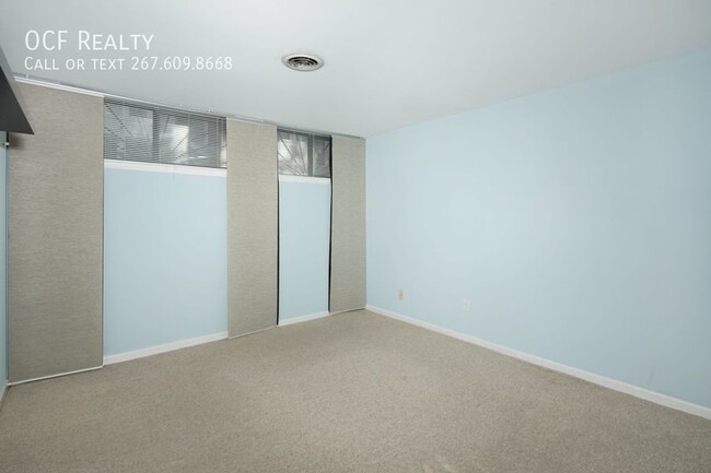 Building Photo - Wash Sq West 2 Bed Condo