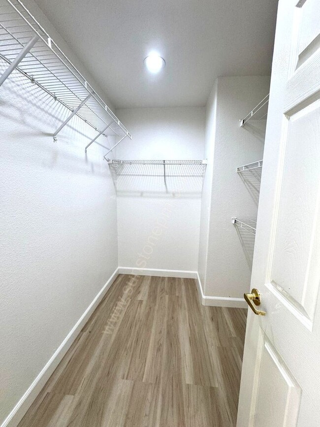 Building Photo - Beautifual Home