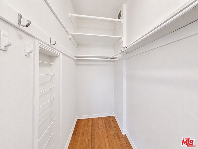 Building Photo - 1314 N HAYWORTH Ave