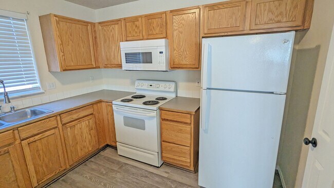 Building Photo - 3 bedroom 2.5 bath home