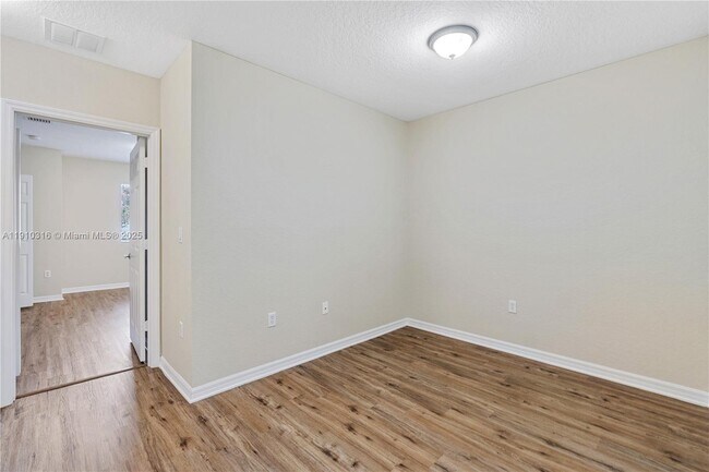 Building Photo - 3717 Sonoma Dr