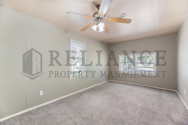 Building Photo - 2511 Woodland N