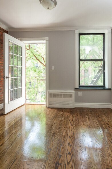 Primary Photo - 521 E 5th St