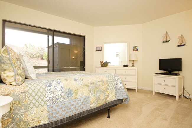 Building Photo - First Floor Condo in Bluewater Bay