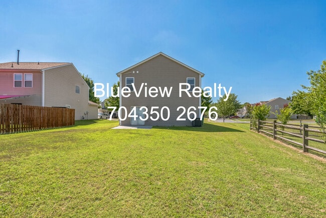 Building Photo - Beutiful 3 bed 2.5 bath with open area