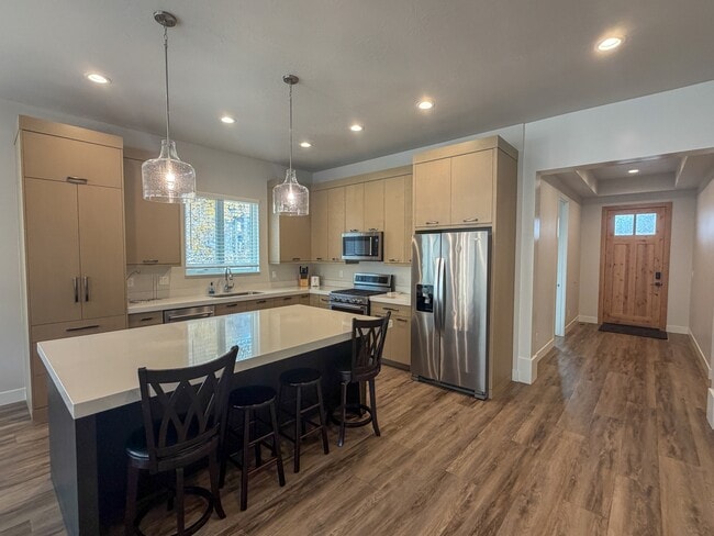 Building Photo - 5979 E Big Horn Pkwy