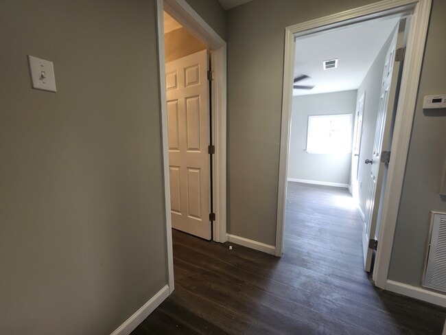 Building Photo - 205 River Oaks Dr