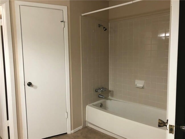 Building Photo - 6211 Sunkist Ln