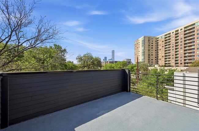 Building Photo - 904 Catalpa St