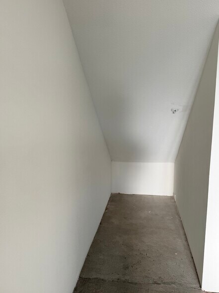 Building Photo - 30722 Sugarmill Ln
