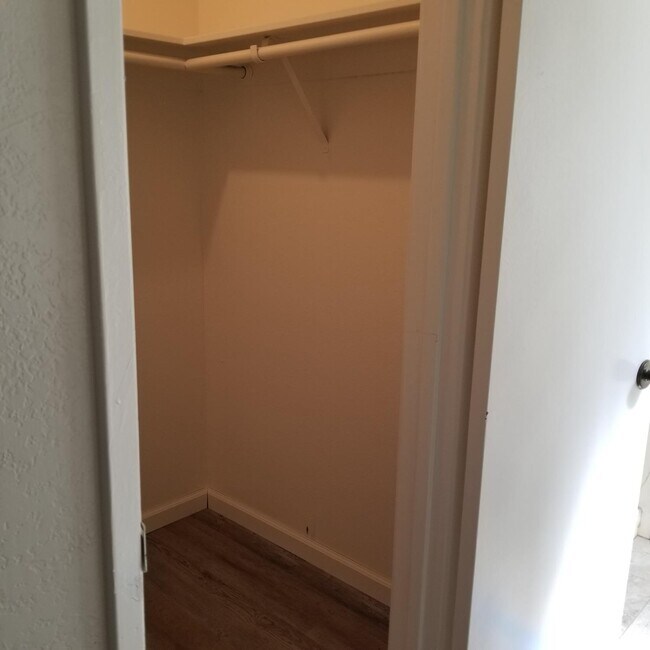 Building Photo - 981 Sierra Ave