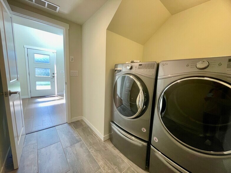 laundry room - 14647 36th Ct NE
