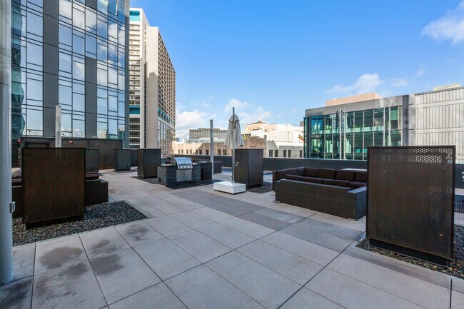 Building Photo - 8 10th St