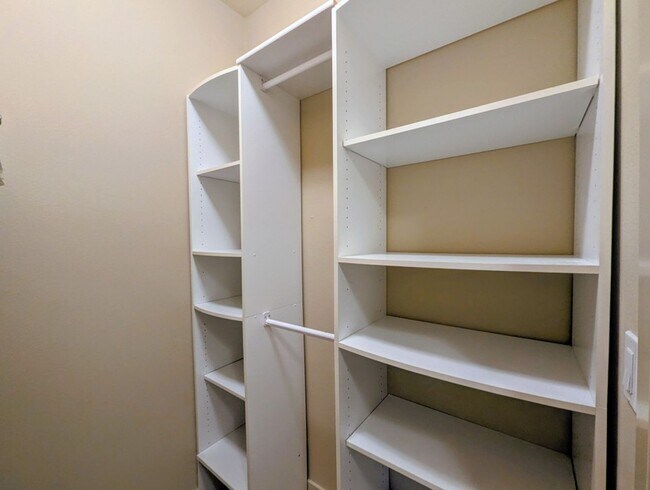 Building Photo - 2Bd/2.25Ba Mukilteo Townhouse