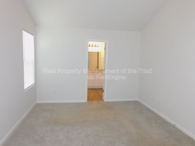 Building Photo - 604 Quail Ln