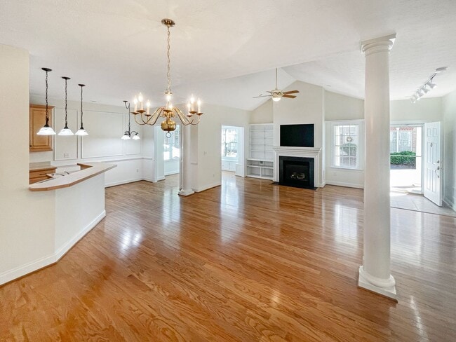 Building Photo - Spacious 3 bedroom/ 2 full bath home in Mi...