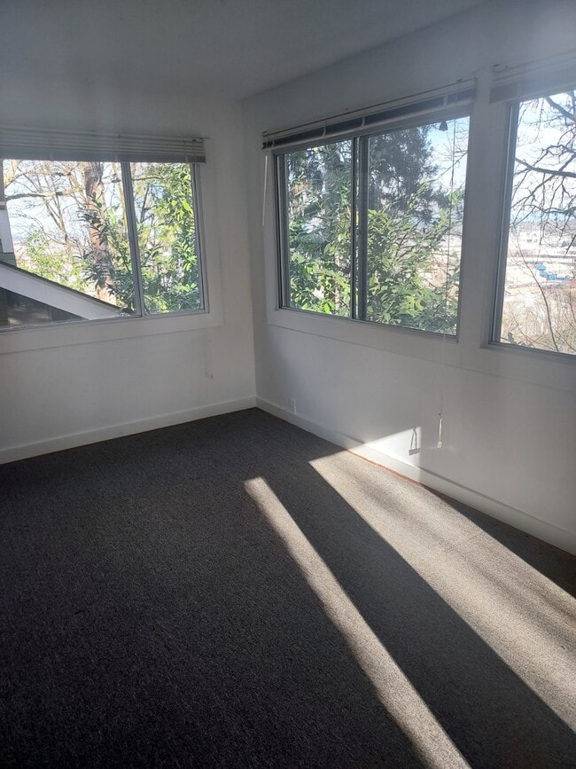 Building Photo - 3453 NW Thurman St