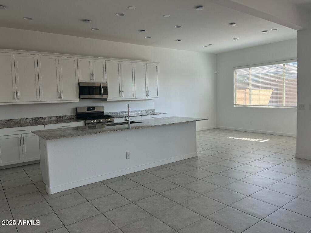 Building Photo - 4623 S 111th Dr