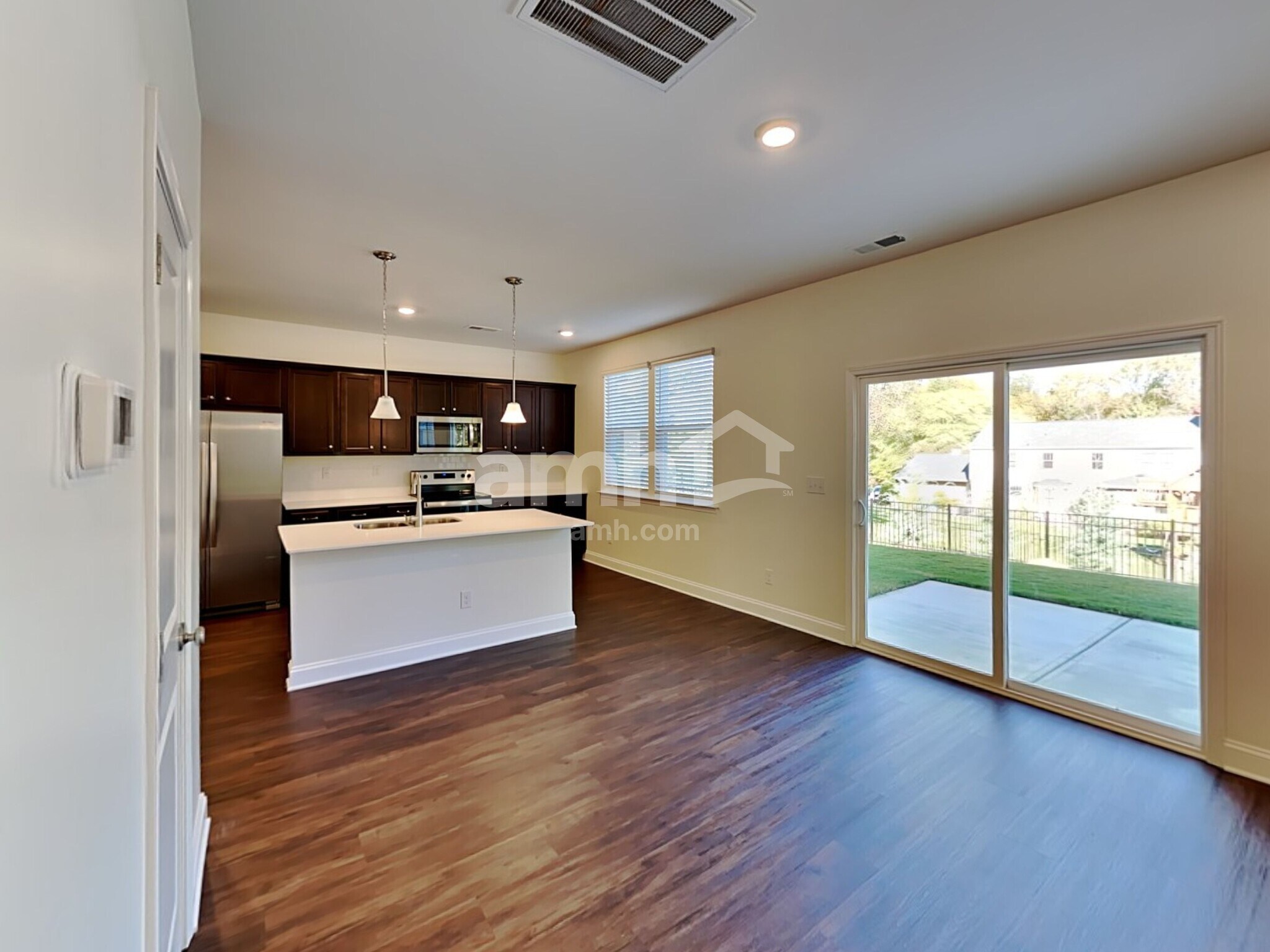 Building Photo - 553 Rivermist Dr