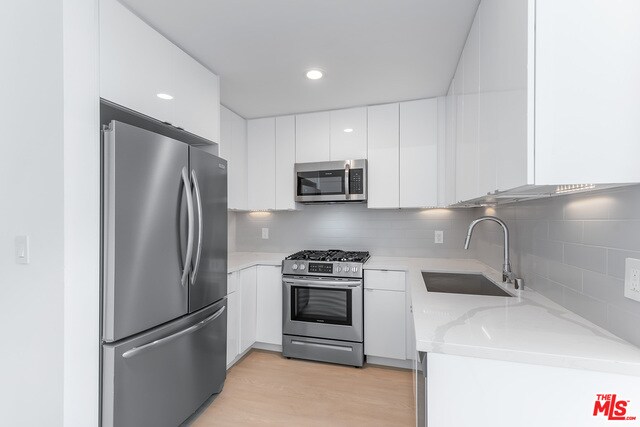 Building Photo - 1546 S Bundy Dr