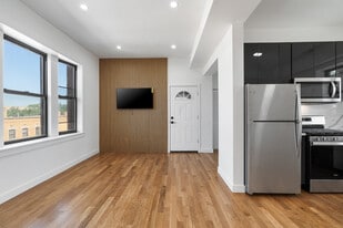 Building Photo - 3025 W Irving Park Rd