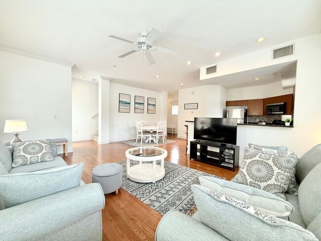 Building Photo - Perfect balance of space, style & easy living - 2Bedrooms 2.5Bath in Clearwater!