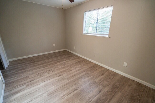 Building Photo - 1305 Clay St