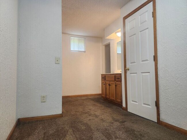 Building Photo - 1405 Neil Ln