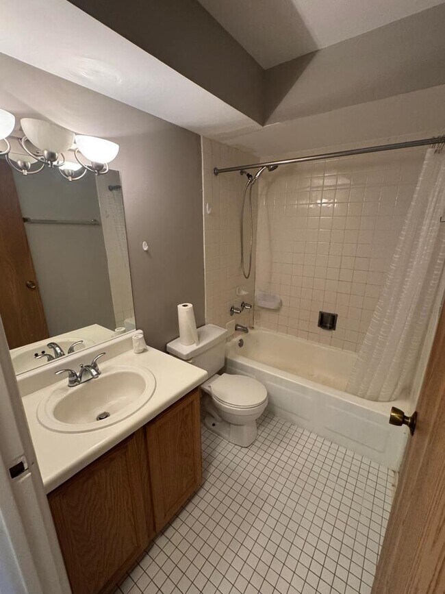 Building Photo - 1477 N Winslowe Dr
