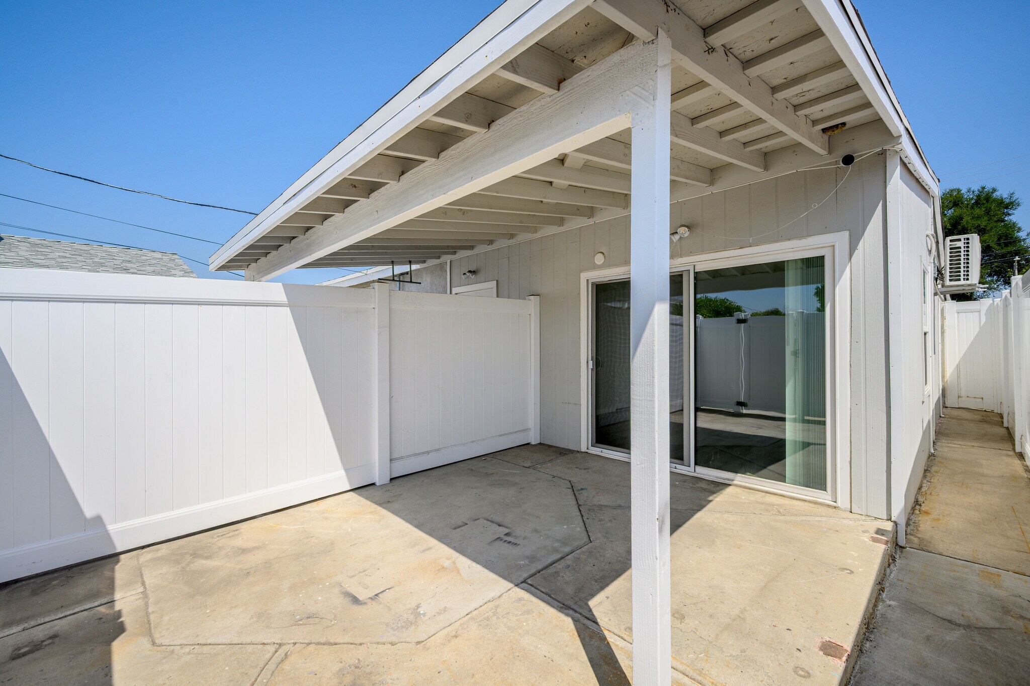 Building Photo - 13840 Community St