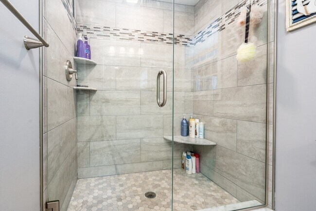 Building Photo - 10 Eastover