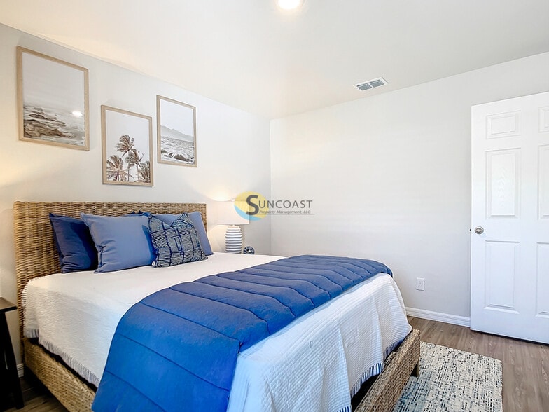 Building Photo - 6 Pine Cedar Dr