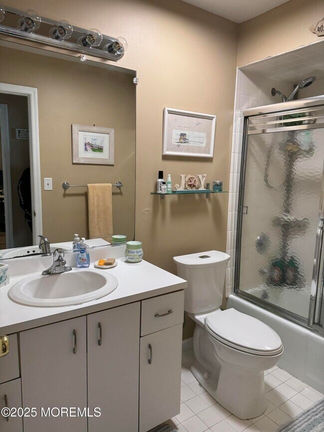 Building Photo - 206 Brinley Ave