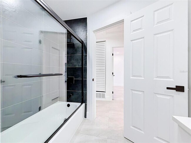 Building Photo - 2472 Tradewinds Dr