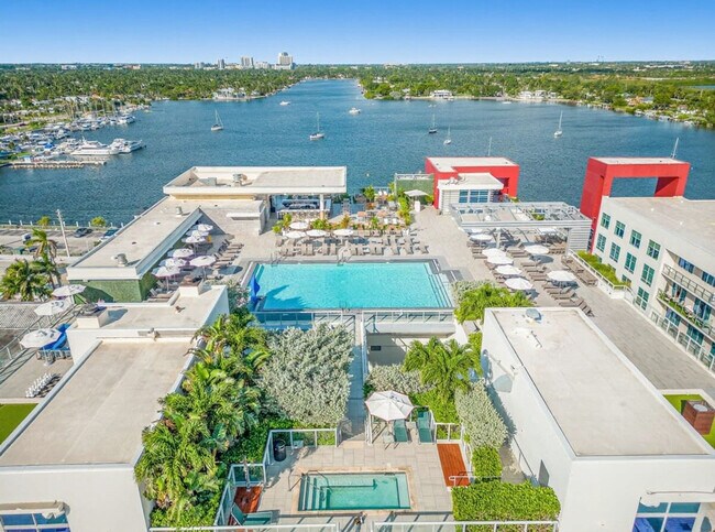 Building Photo - 111 N Ocean Dr