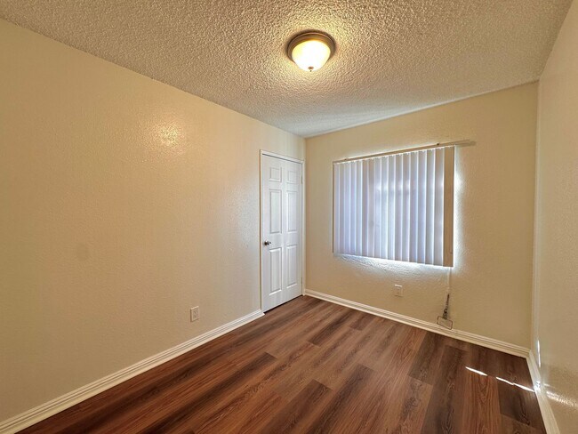 Building Photo - 15Central