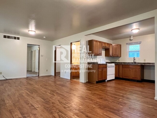Building Photo - Charming 2-Bedroom Home with Spacious Yard